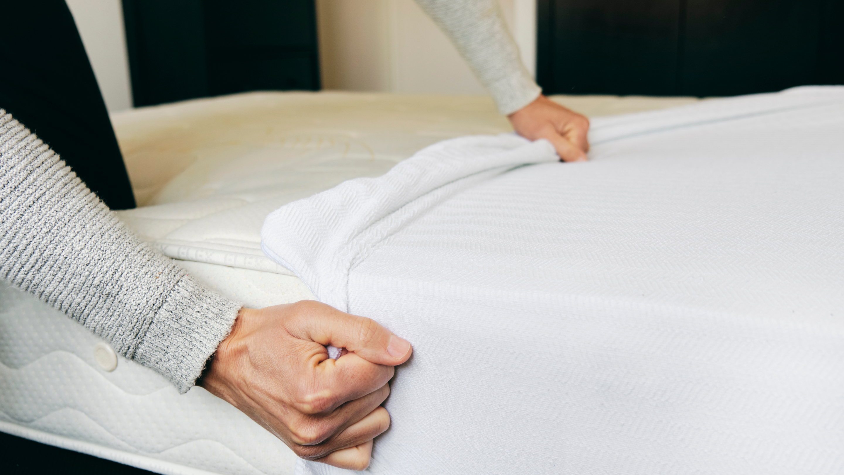 Haben Sie sich schon mal gefragt, ob sich die Anschaffung eines Matratzenschoners tatsächlich lohnt? Damit sind Sie nicht allein. Unsere Schlafexperten von Ruhepol verraten Ihnen, weshalb ein Matratzenschoner durchaus sinnvoll sein kann.
